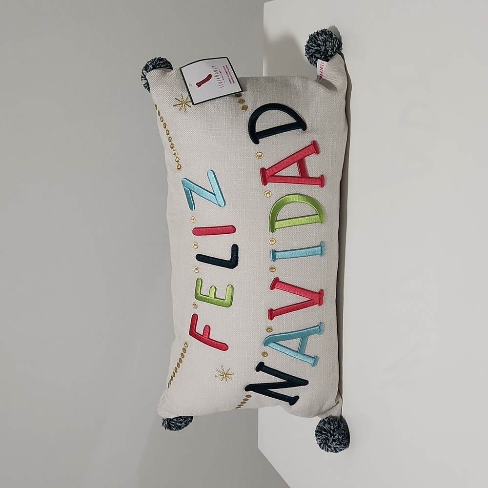Holiday 'Feliz Navidad' Decorative Pillow - Multicolor